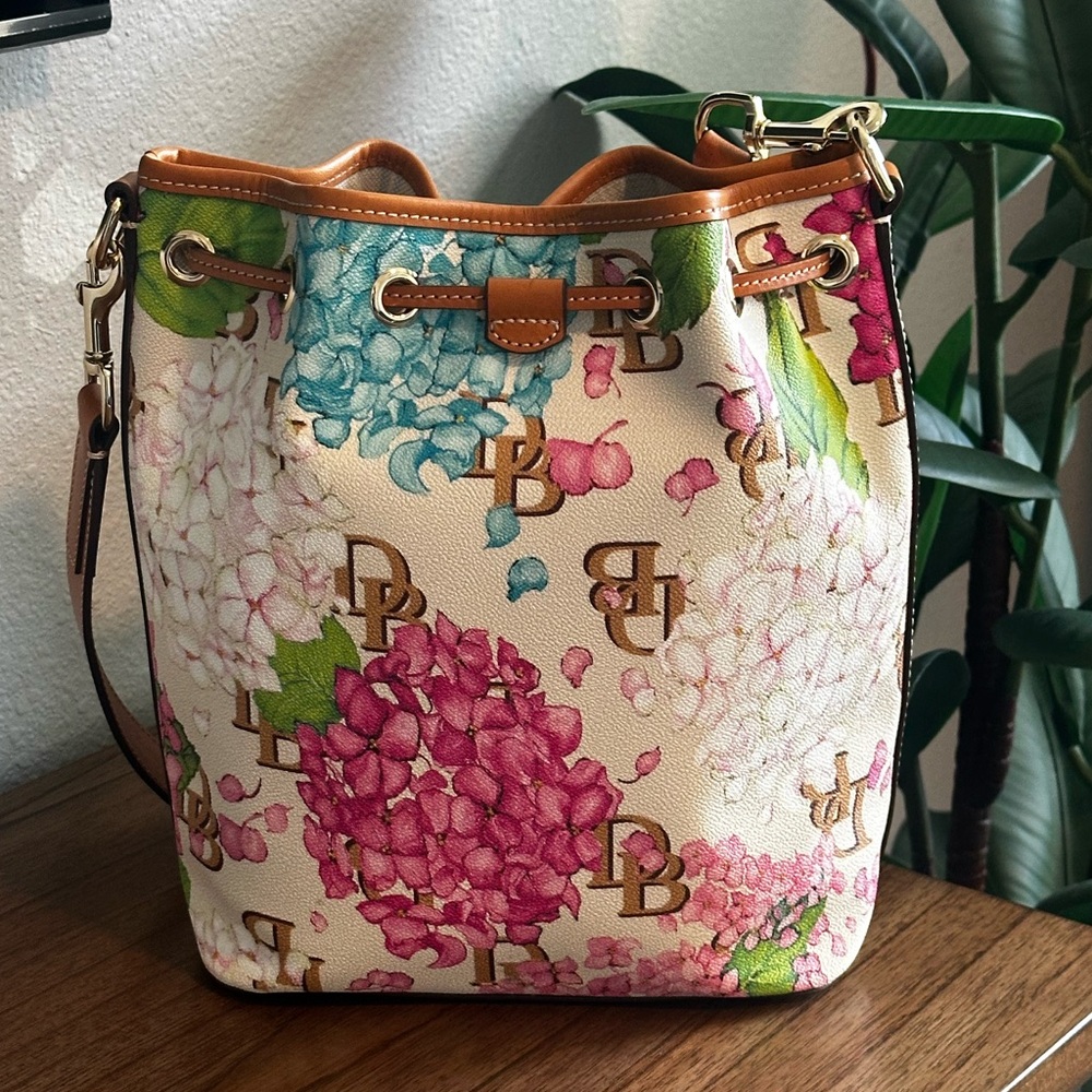 Dooney & Bourke Floral Bucket Bag - Like New! See Video! - Picture 8 of 11